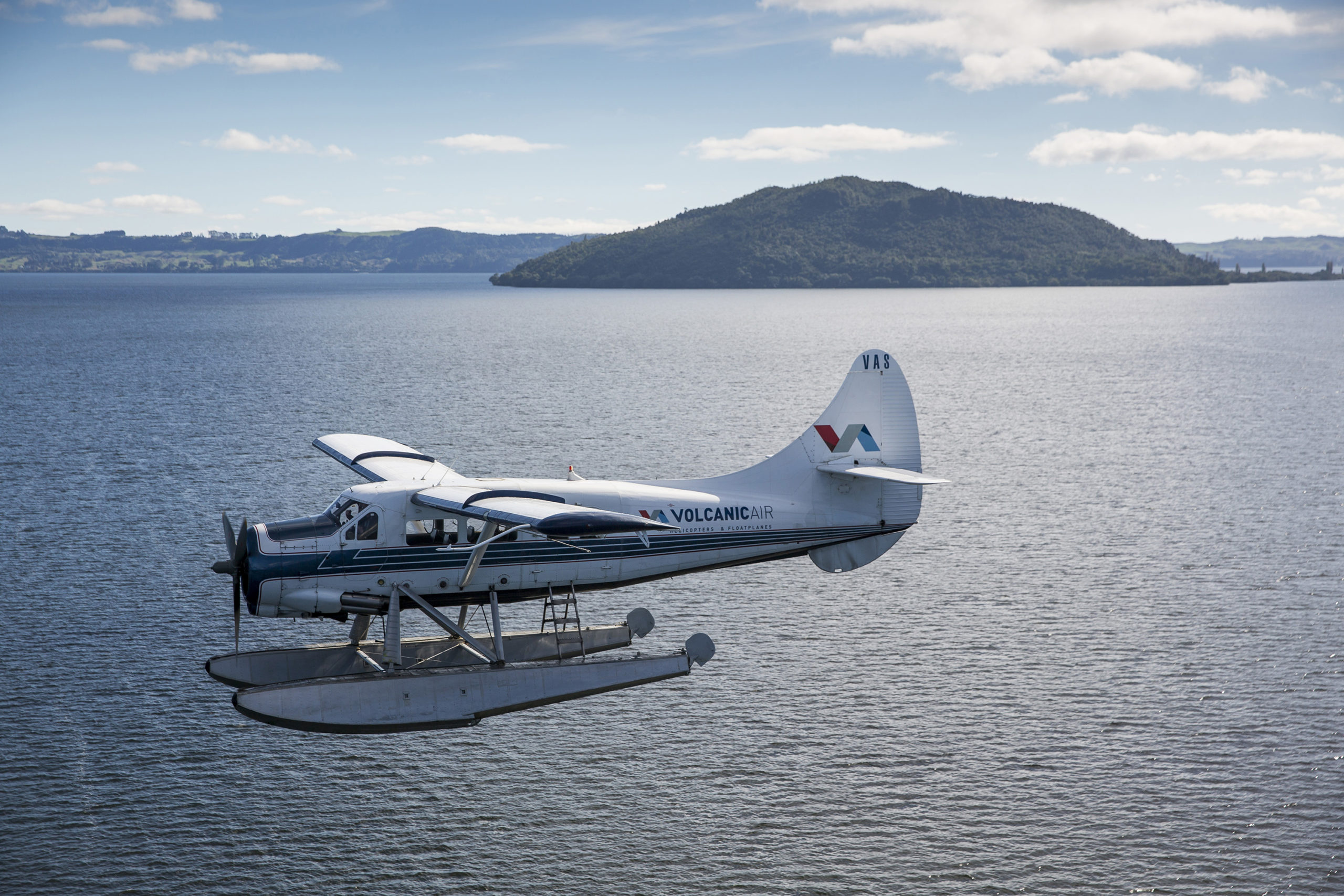 Floatplane with Mokoia Island in background scaled